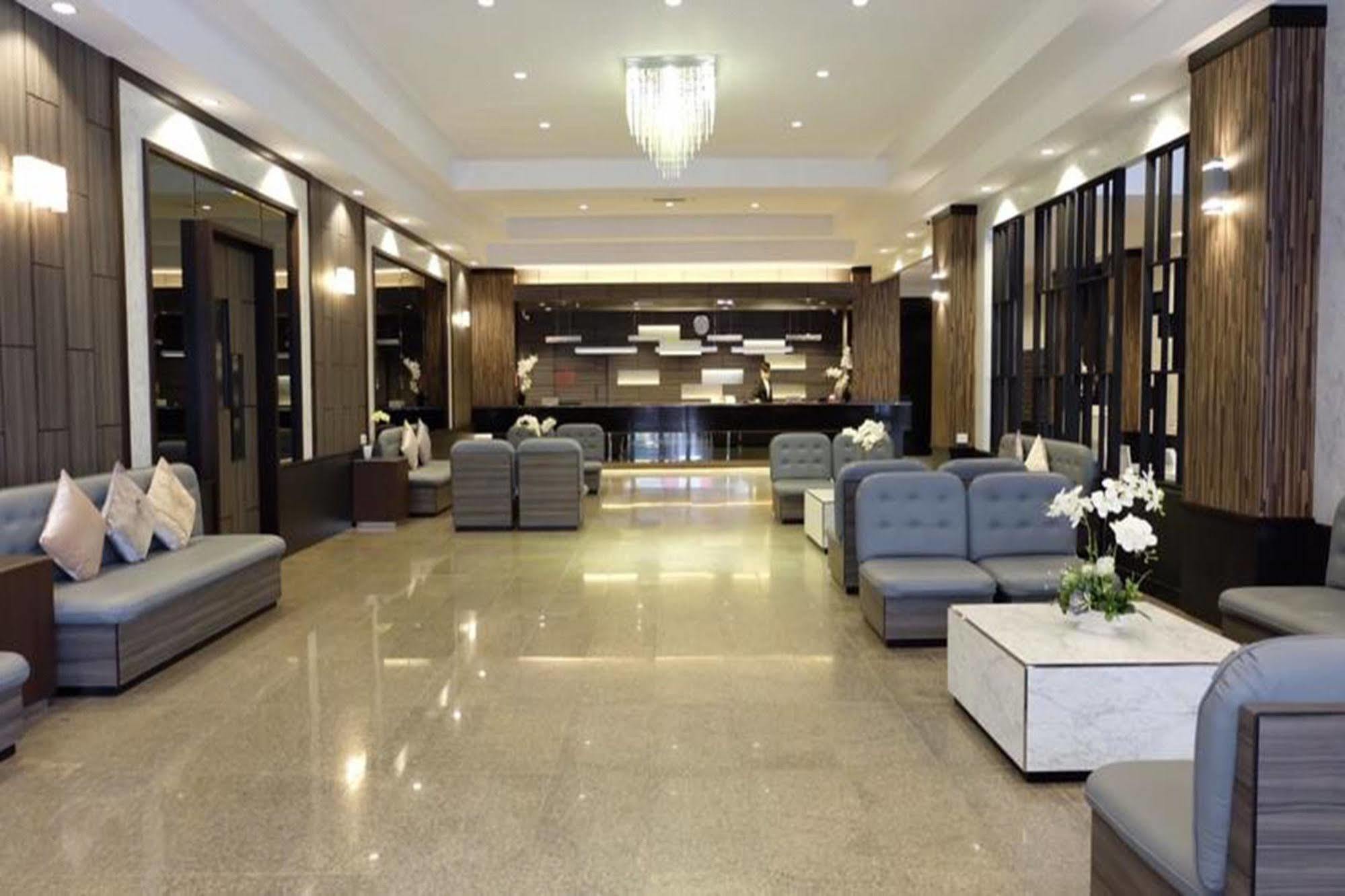 The Grand Day Night Hotel Pattaya Buitenkant foto
