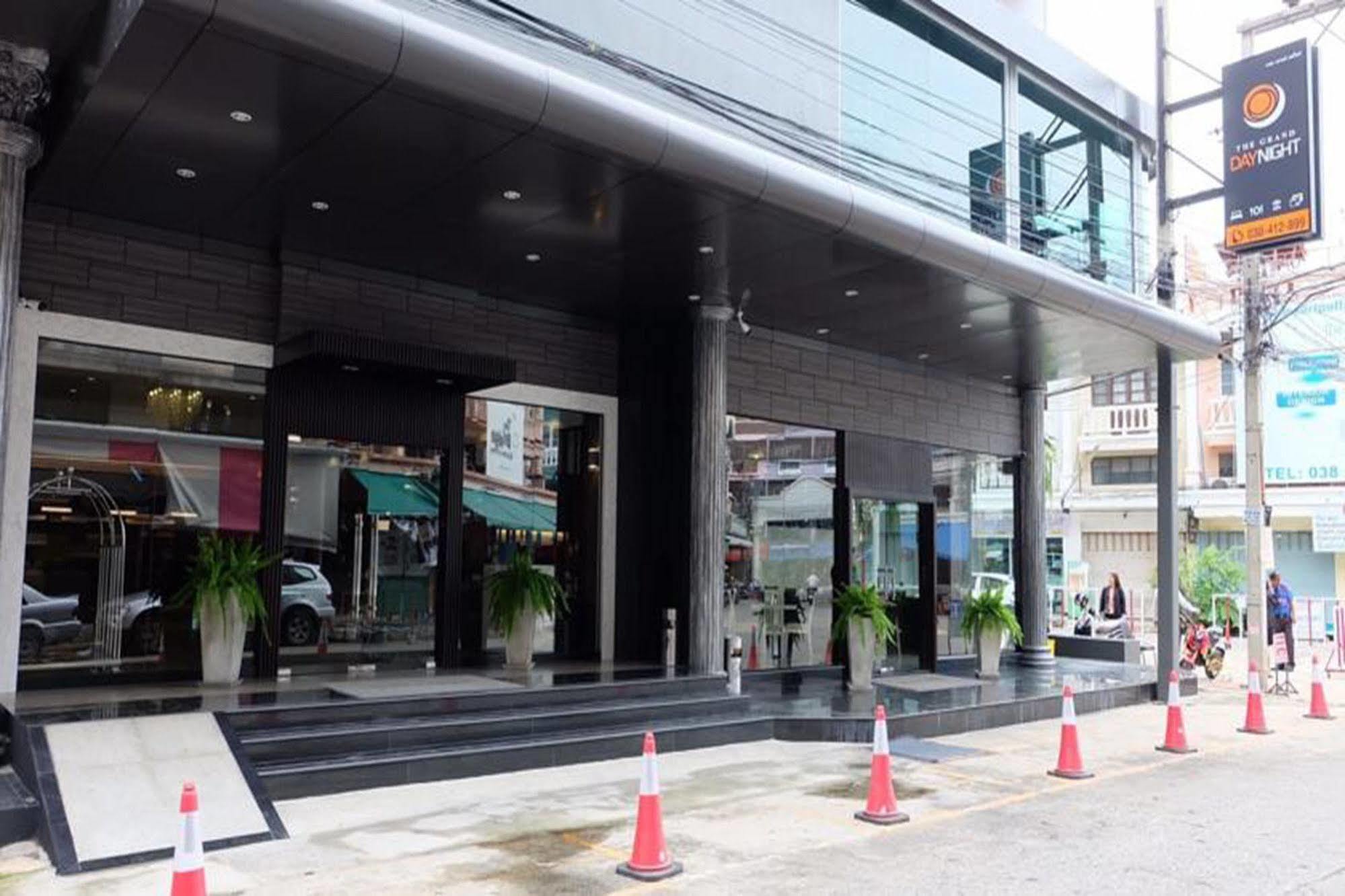 The Grand Day Night Hotel Pattaya Buitenkant foto
